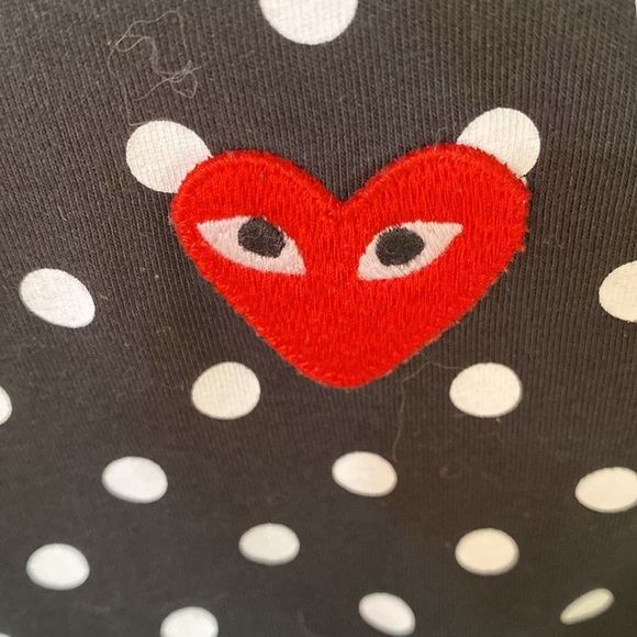 Play by Comme des Garçons tee shit, size M ( more like L ), unisex - Picture 4 of 5